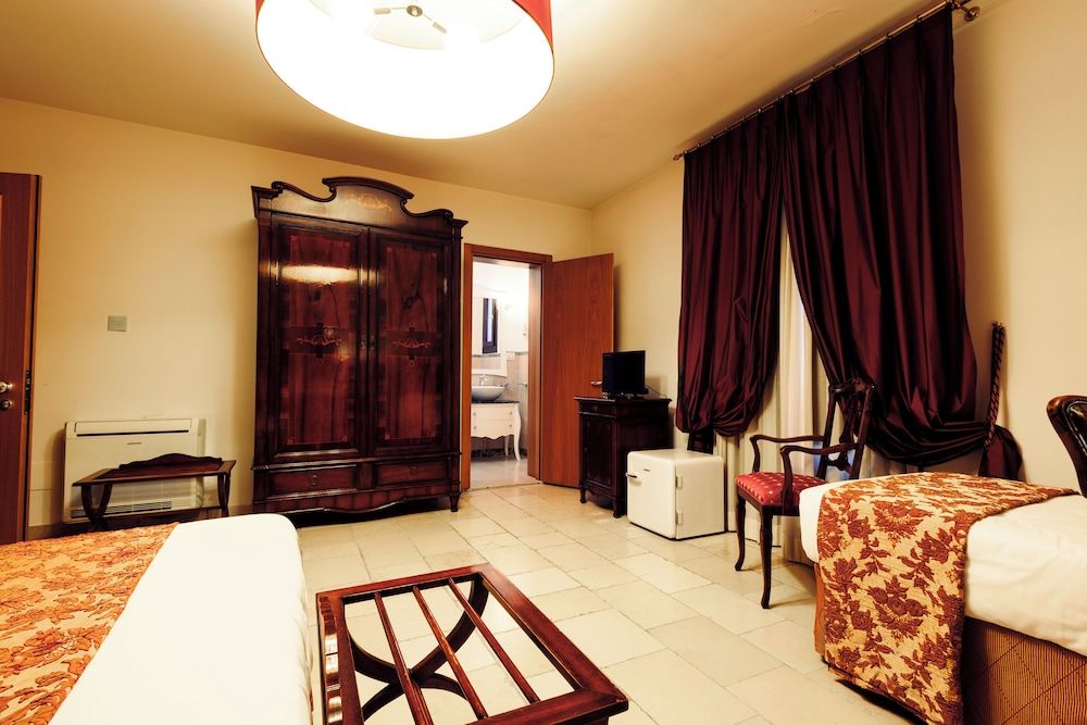 Hotel Vico Regio Superior Triple Room 4