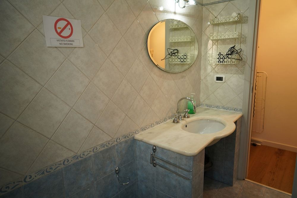 Cleo Viola Apartment 7