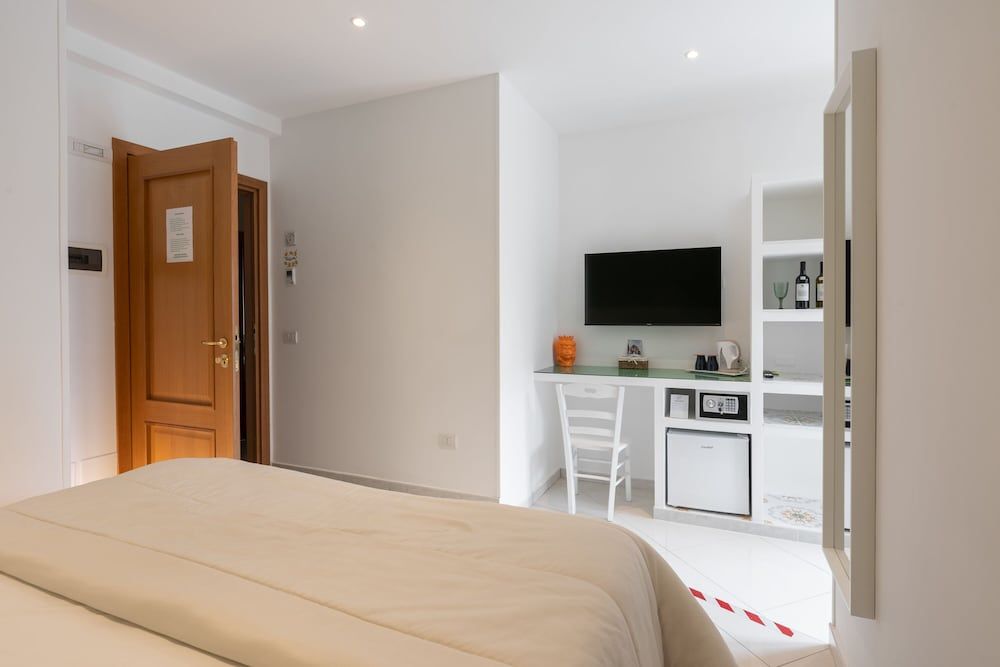 Giardino Archeologico Economy Room 3