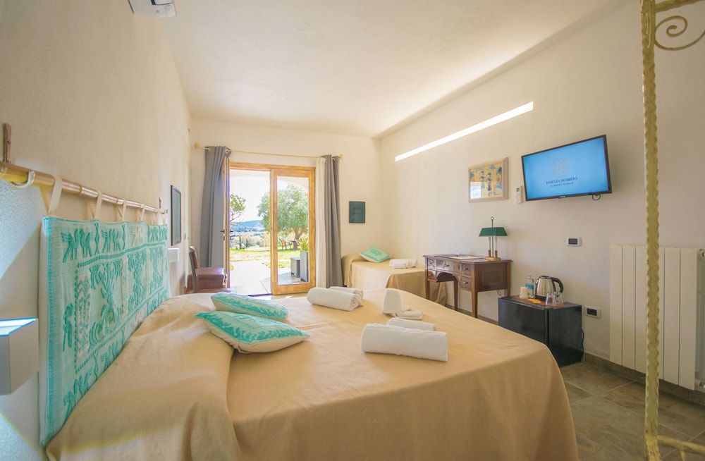Deluxe Triple Room, Partial Sea View