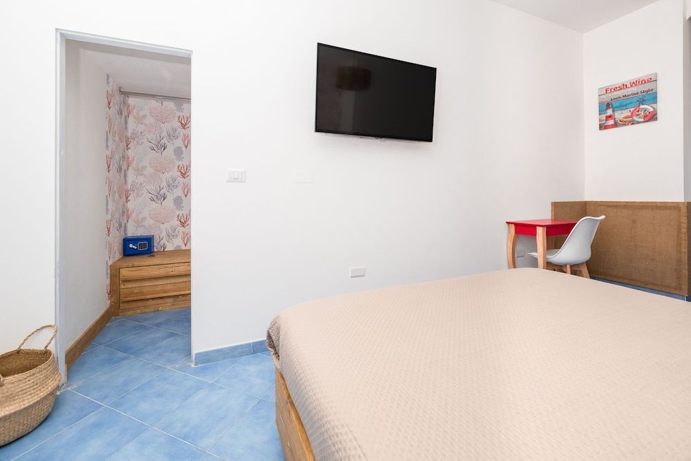 Marea Luxury Rooms Superior Quadruple Room 9