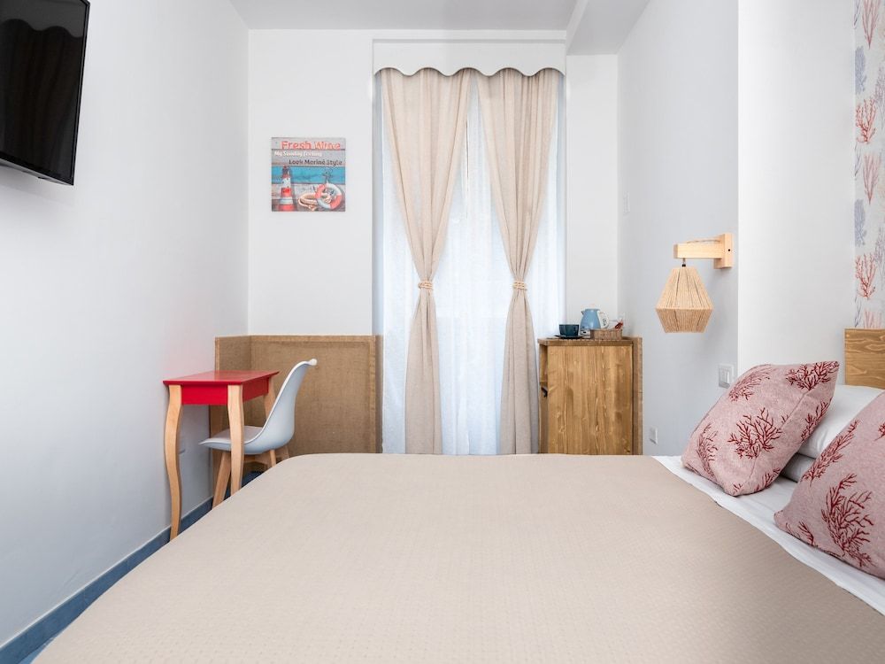 Marea Luxury Rooms Superior Quadruple Room 11