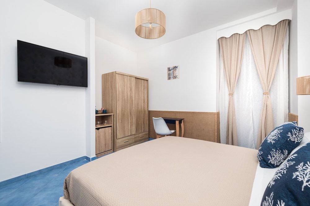 Marea Luxury Rooms Superior Quadruple Room 3