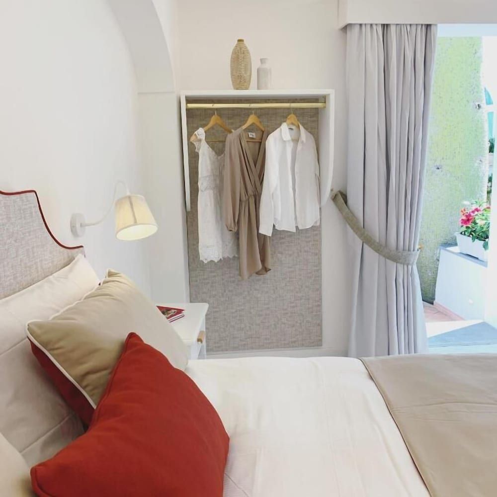 Villa Fortuna Apartment, Jetted Tub 4