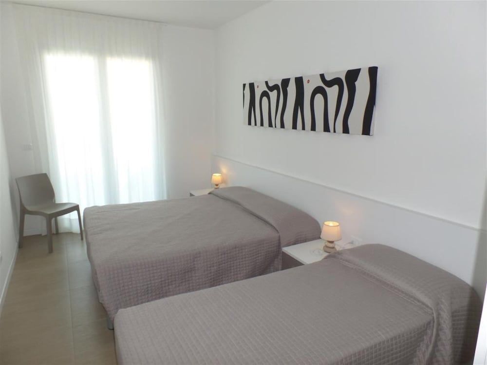 Apartment, Smoking
