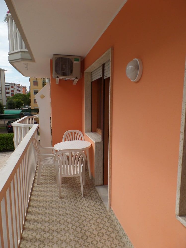 Apartment, Smoking