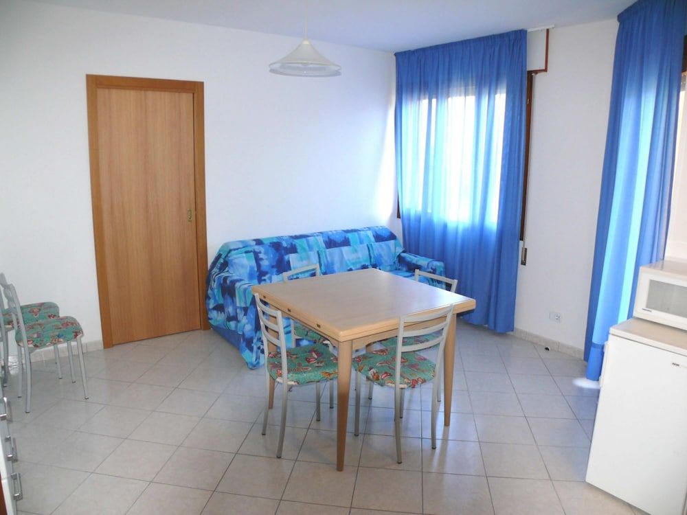 Apartment, Smoking