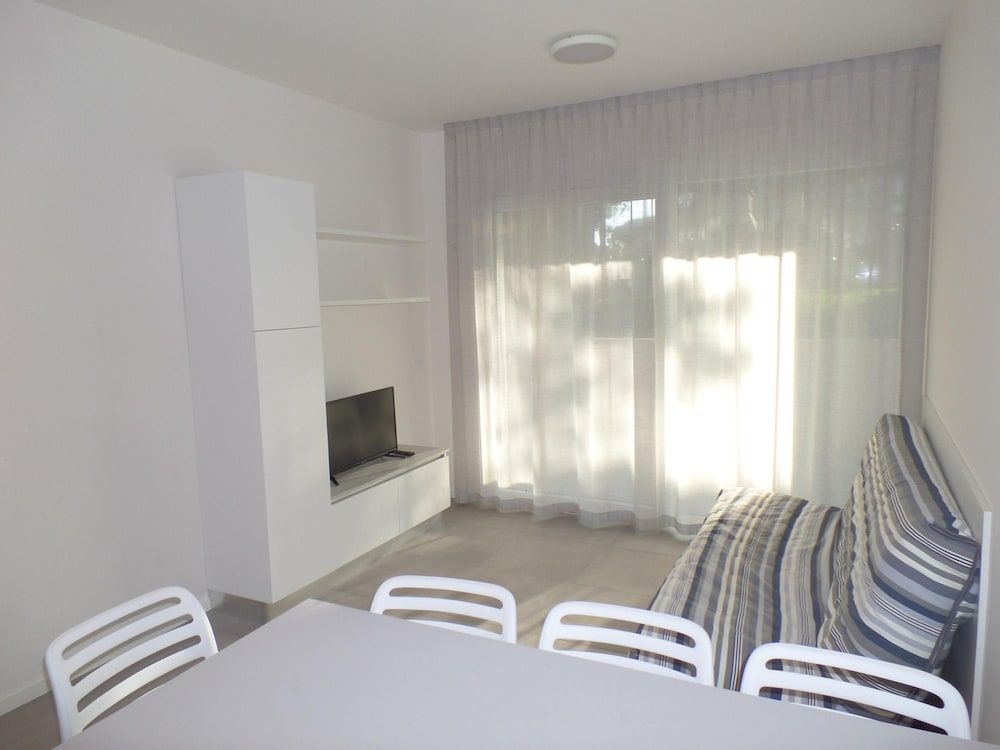Apartment, Smoking