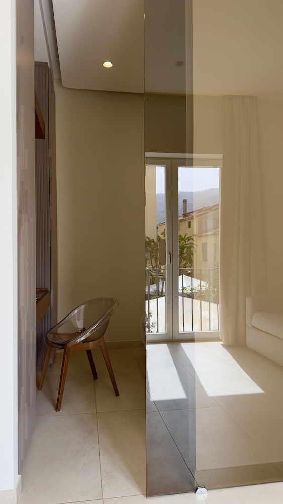 Apartment, Smoking