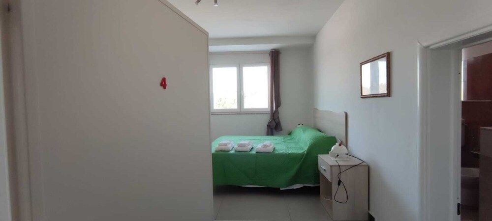 Standard Room, 1 Queen Bed, Non Smoking, Garden View