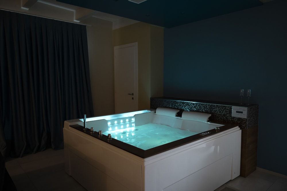 Private Spa Tub