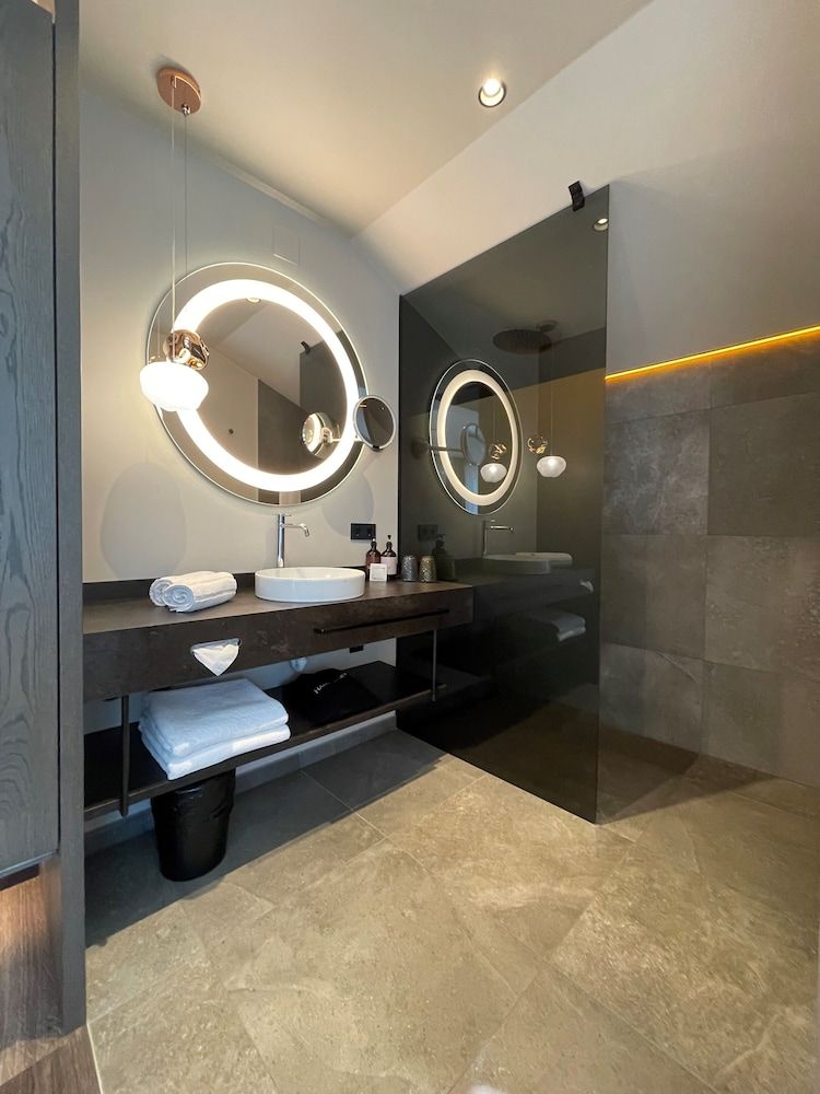 Exclusive Room