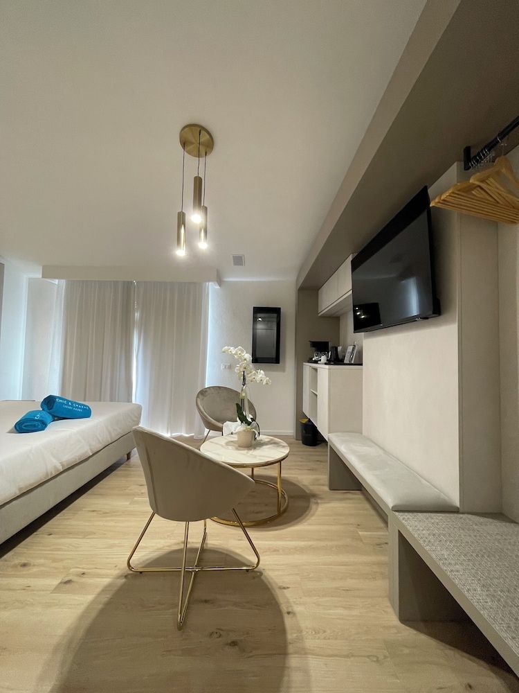 Chic & Charme Luxury Rooms Luxury Room, 1 King Bed, Private Pool 3