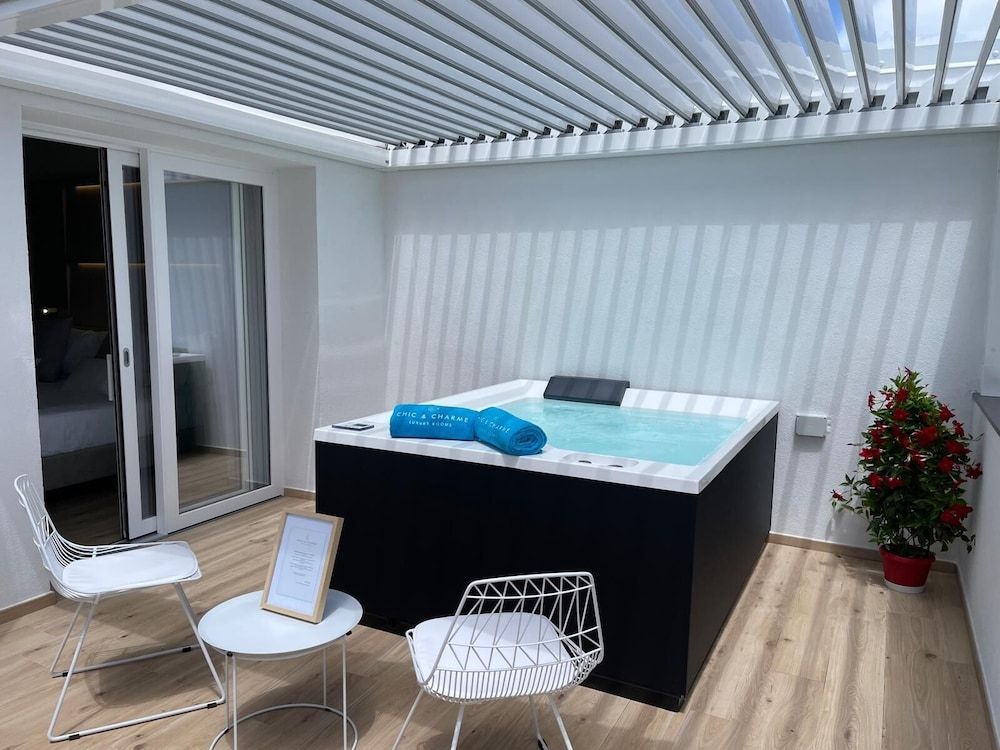 Chic & Charme Luxury Rooms Luxury Room, 1 King Bed, Private Pool 6