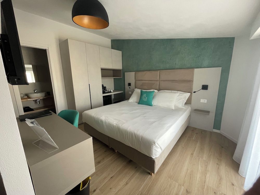 Chic & Charme Luxury Rooms Triple Room, Balcony 2