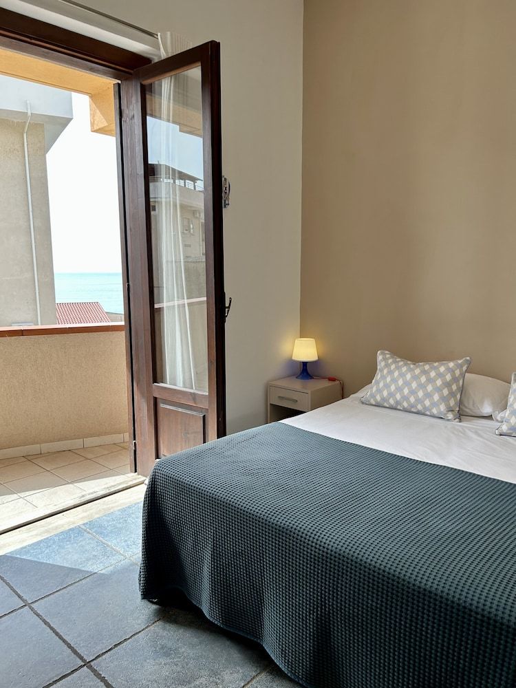 Arcobaleno Tropea Economy Room, Sea View 3