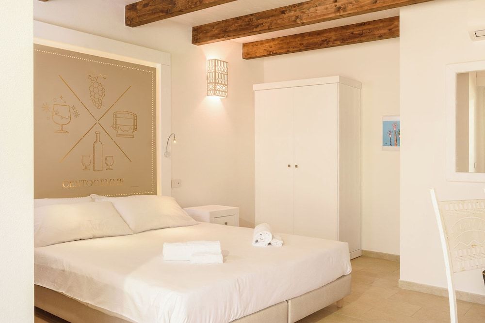 Superior Room, 1 King Bed, Non Smoking, Pool View