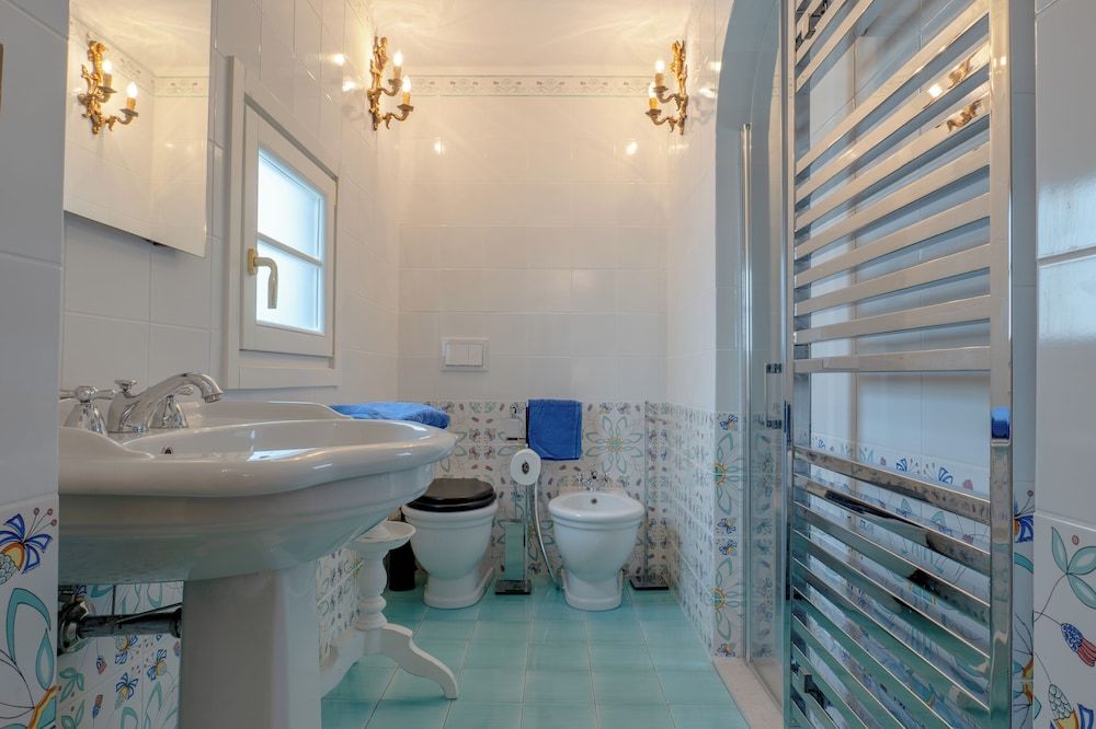 The Crown Palace Junior Room 2