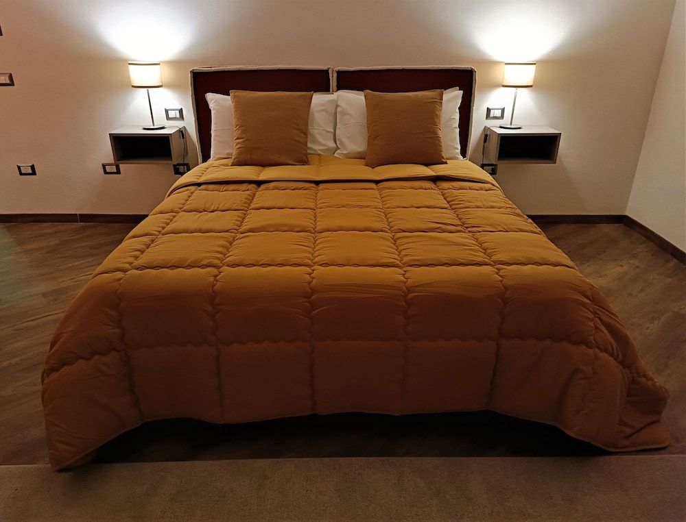 Comfort Room, City View
