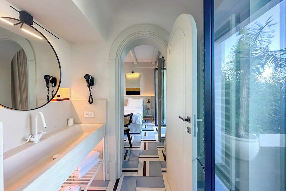 Dimora dei Lari Deluxe Room, Sea View 6