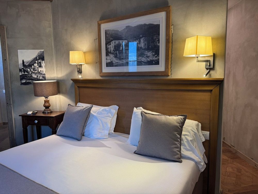 Romantic Apartment, 1 King Bed, Non Smoking, Lake View
