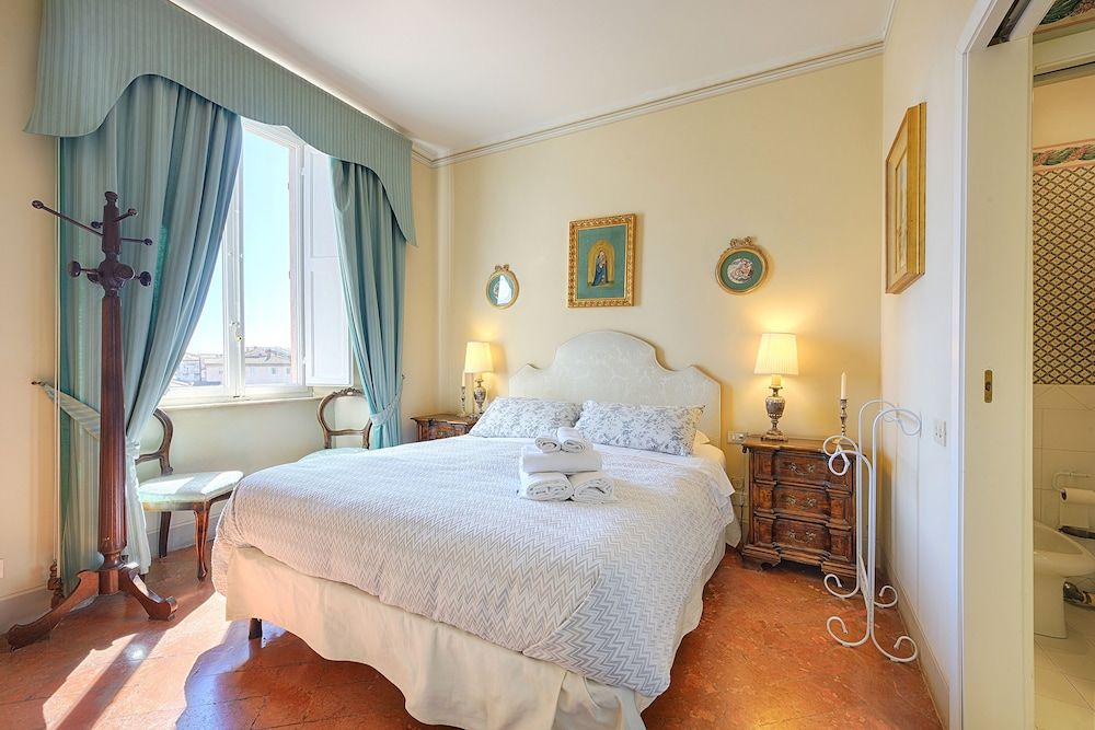 Palazzo Lenzi Deluxe Apartment, City View 2