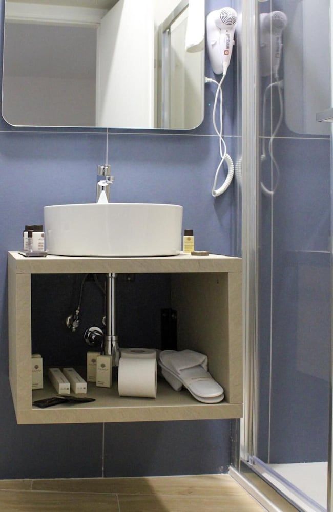 Sorelle Costa Apartments - Apt 1 Apartment, 1 Bedroom, Patio 4