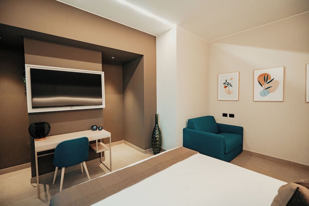 Lumia Hotel Deluxe Double Room 7