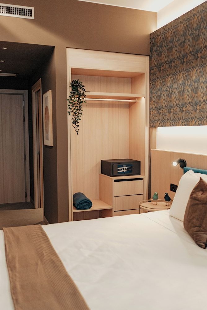 Lumia Hotel Luxury Studio Suite, 1 King Bed, Sea View 7