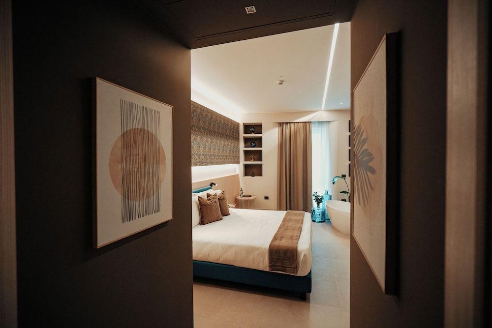 Lumia Hotel Luxury Studio Suite, 1 King Bed, Sea View 6