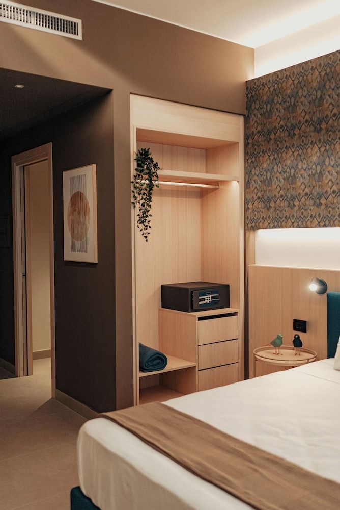 Lumia Hotel Luxury Studio Suite, 1 King Bed, Sea View 8