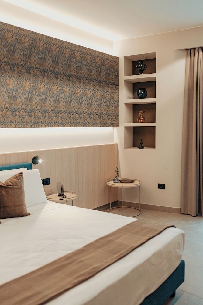 Lumia Hotel Luxury Studio Suite, 1 King Bed, Sea View 9