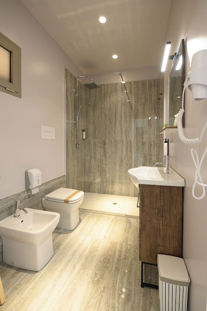 Baitan Hotel Deluxe Double or Twin Room 9