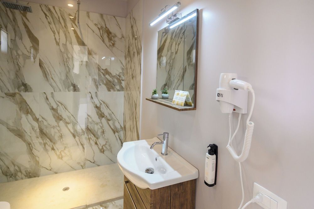 Baitan Hotel Deluxe Triple Room 7