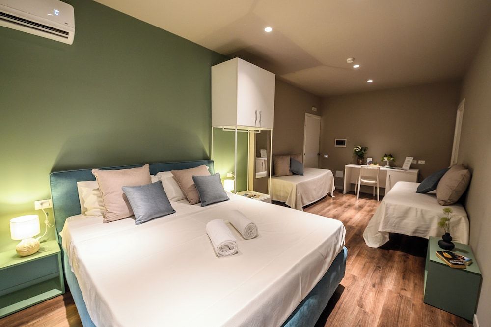 Baitan Hotel Deluxe Quadruple Room