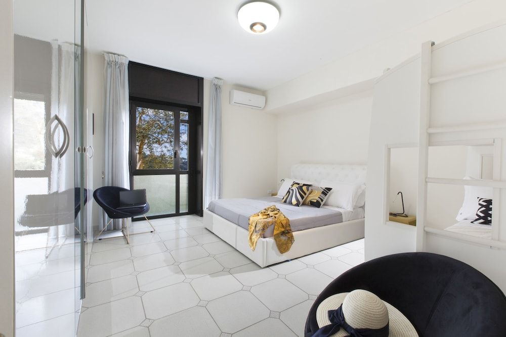 Apartment, Smoking