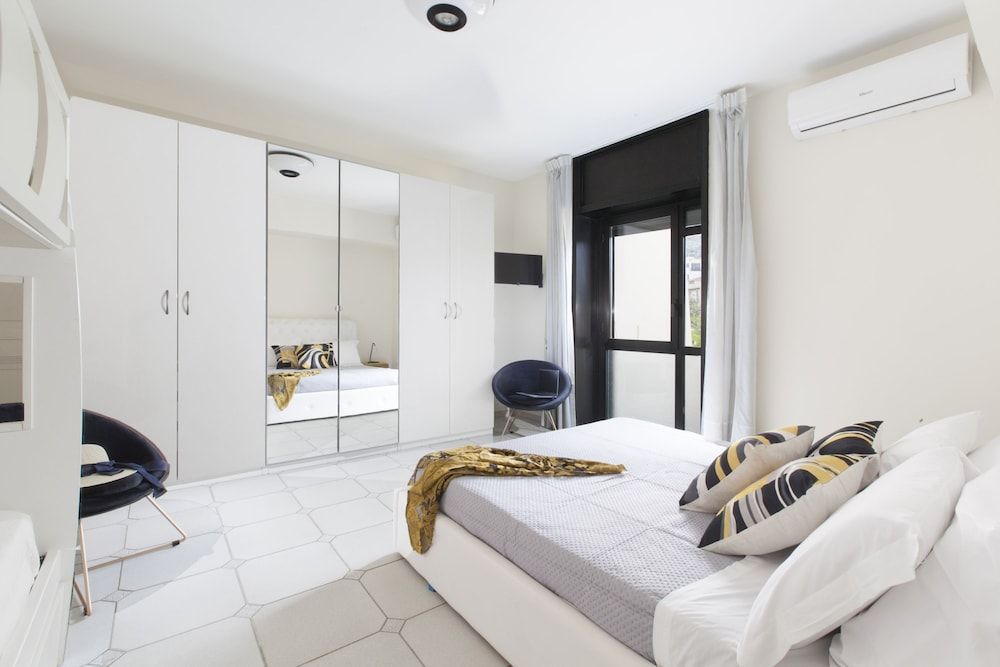 Apartment, Smoking