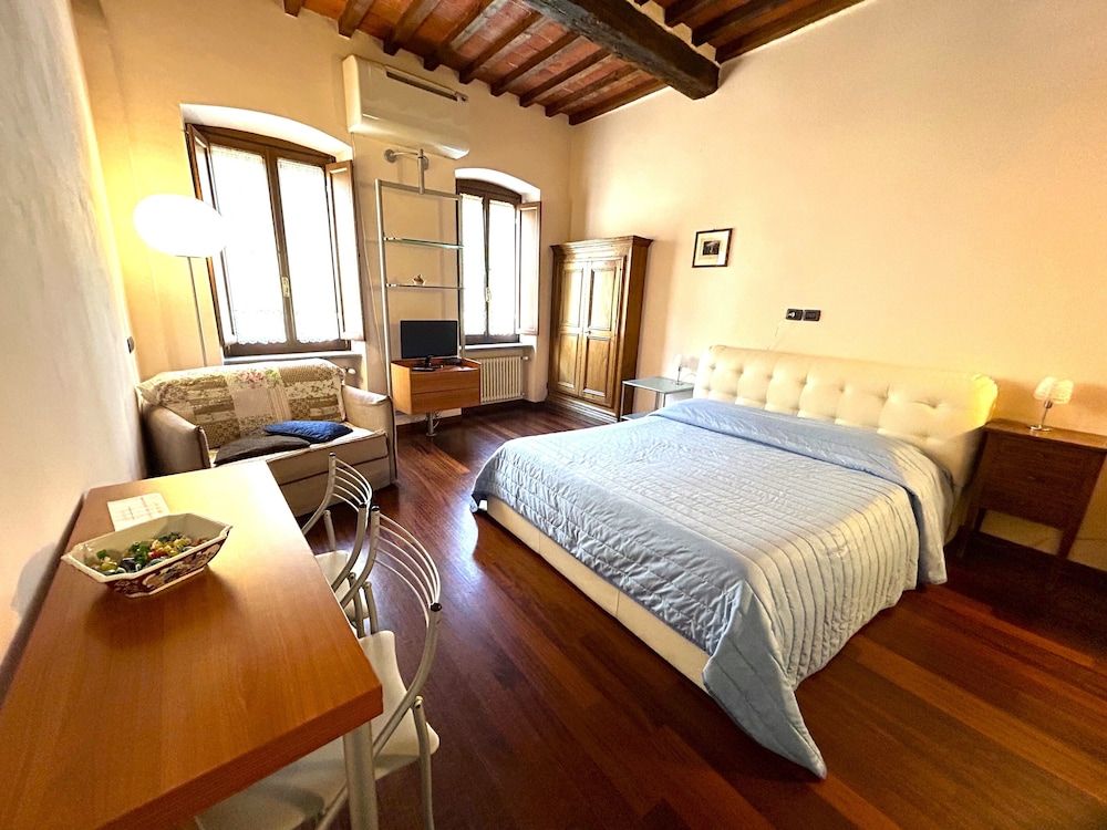 LA CORTE DEL RE SUITE AREZZO Junior Room, City View 3