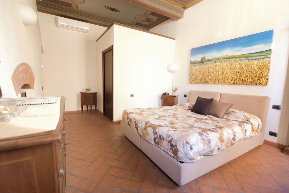 LA CORTE DEL RE SUITE AREZZO Deluxe Room, City View 5