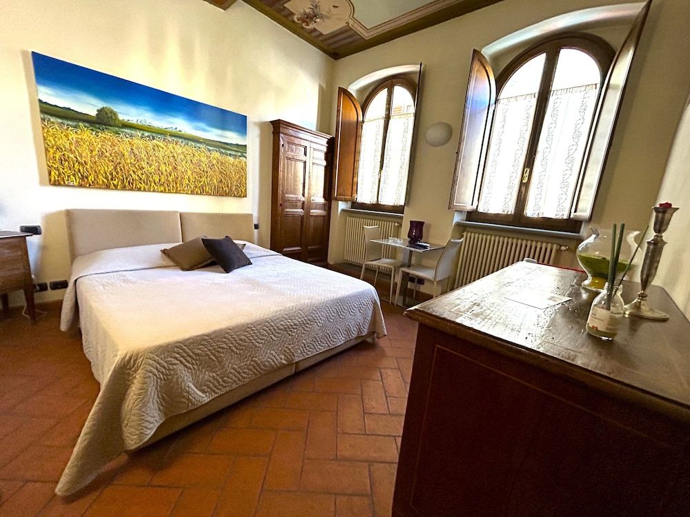 LA CORTE DEL RE SUITE AREZZO Deluxe Room, City View 4