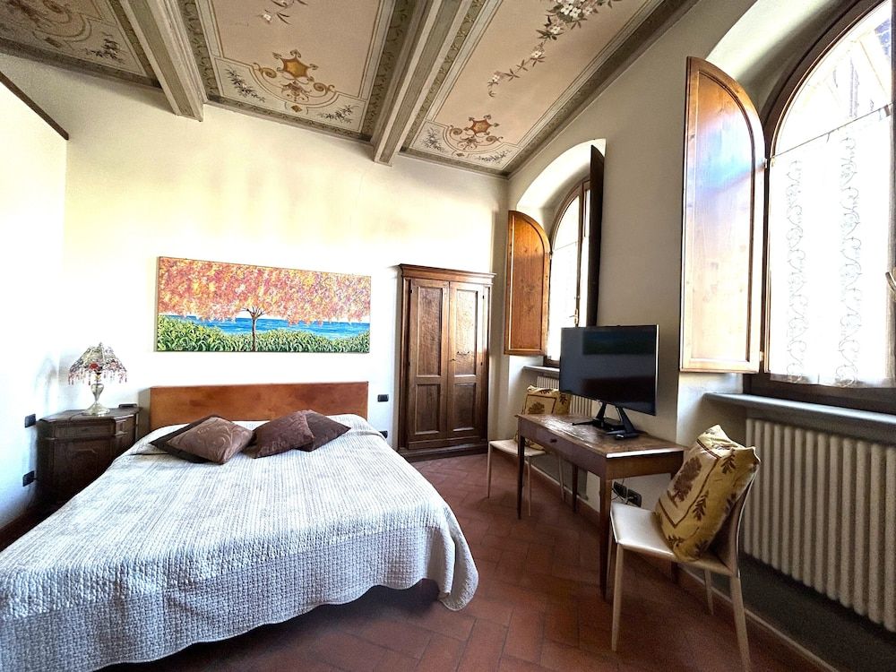 LA CORTE DEL RE SUITE AREZZO Deluxe Room, City View