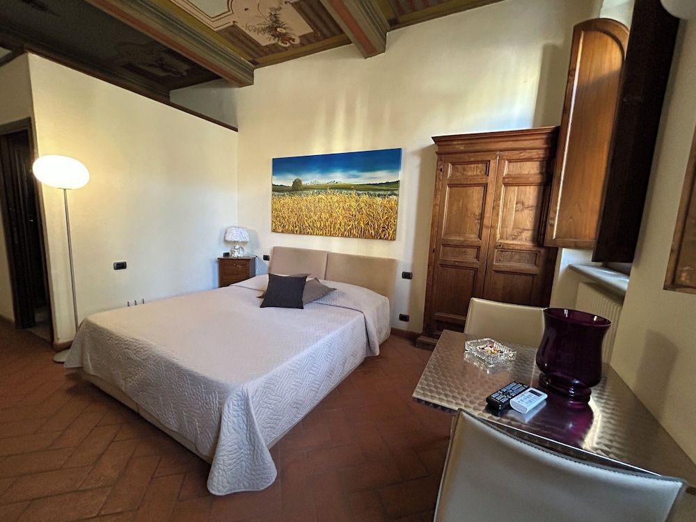 LA CORTE DEL RE SUITE AREZZO Deluxe Room, City View 16
