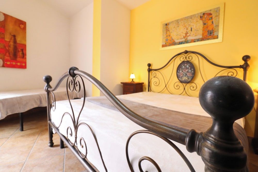 Samira's Home in Otranto House, 1 Bedroom, Smoking, Balcony 4