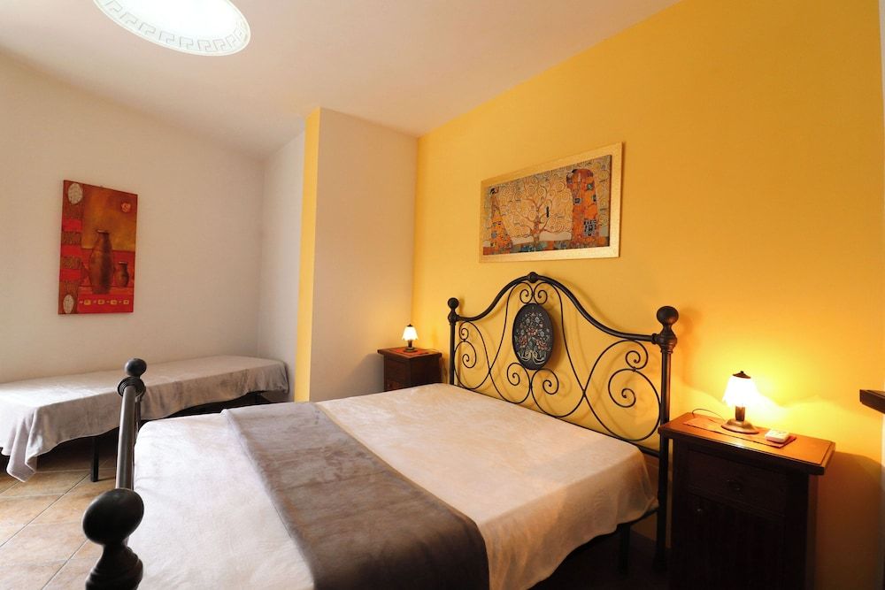 Samira's Home in Otranto House, 1 Bedroom, Smoking, Balcony 3