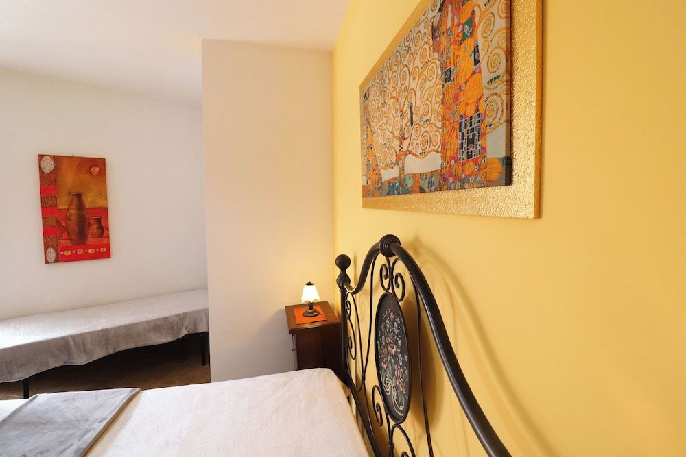 Samira's Home in Otranto House, 1 Bedroom, Smoking, Balcony 5