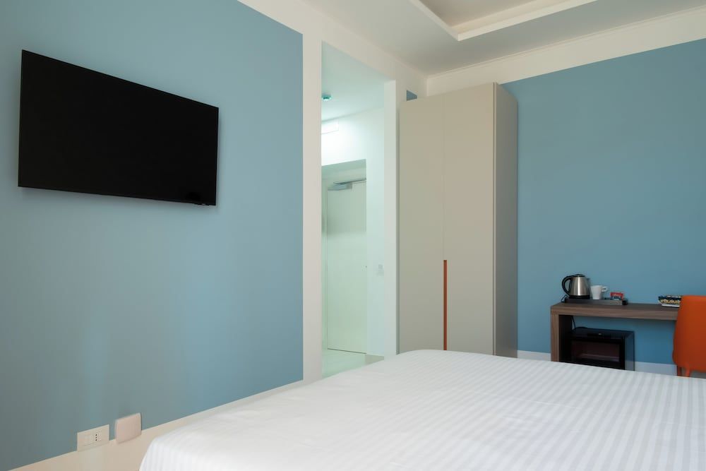 Palazzo Adele Rooms & Apartments Deluxe Room, 1 Queen Bed, City View 7