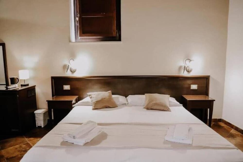 Standard Room, Partial Sea View