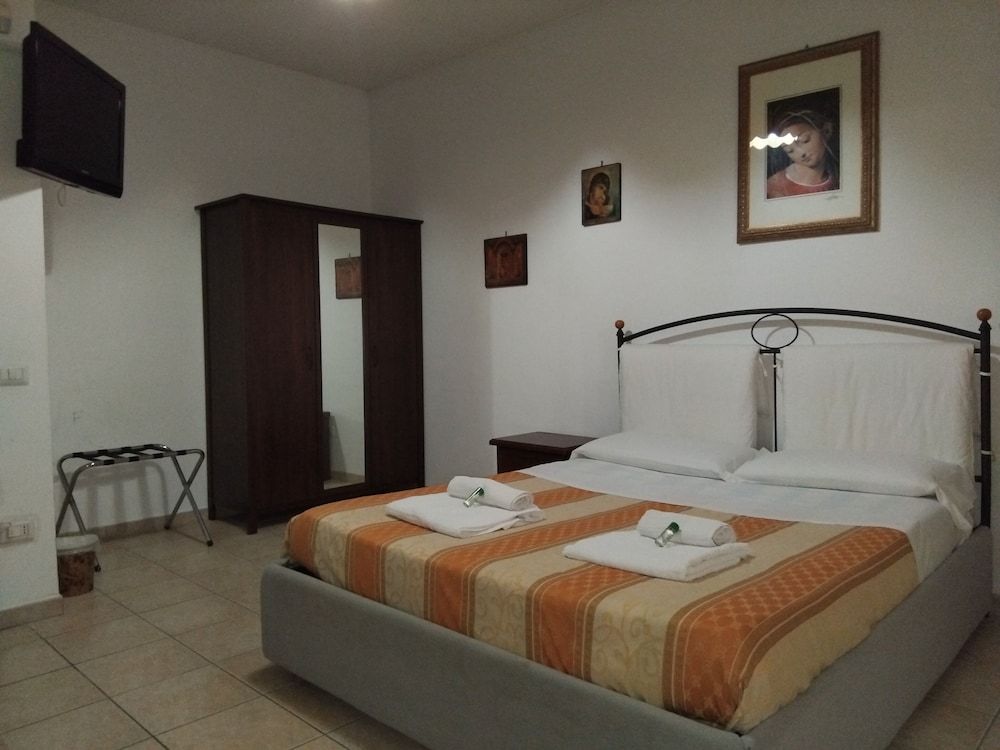 Basic Double Room, Garden View
