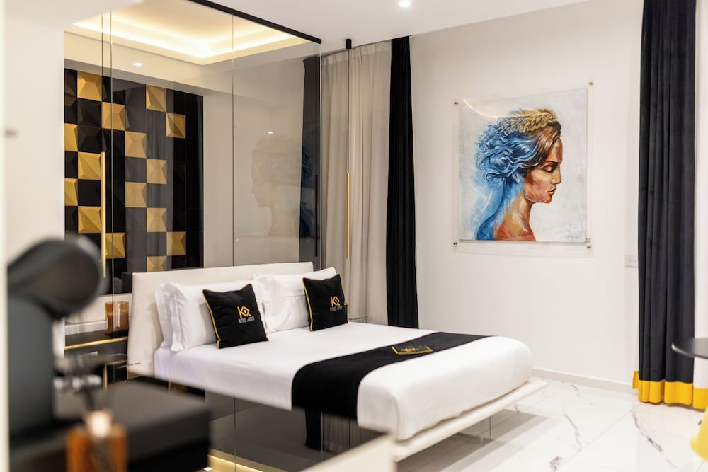 Deluxe Suite, 1 Queen Bed, Non Smoking, Jetted Tub for a fee