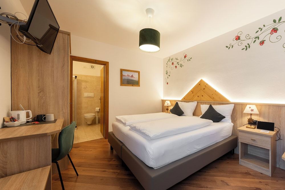 Kyrr Smart Mountain Retreat Mountain Double Room 4